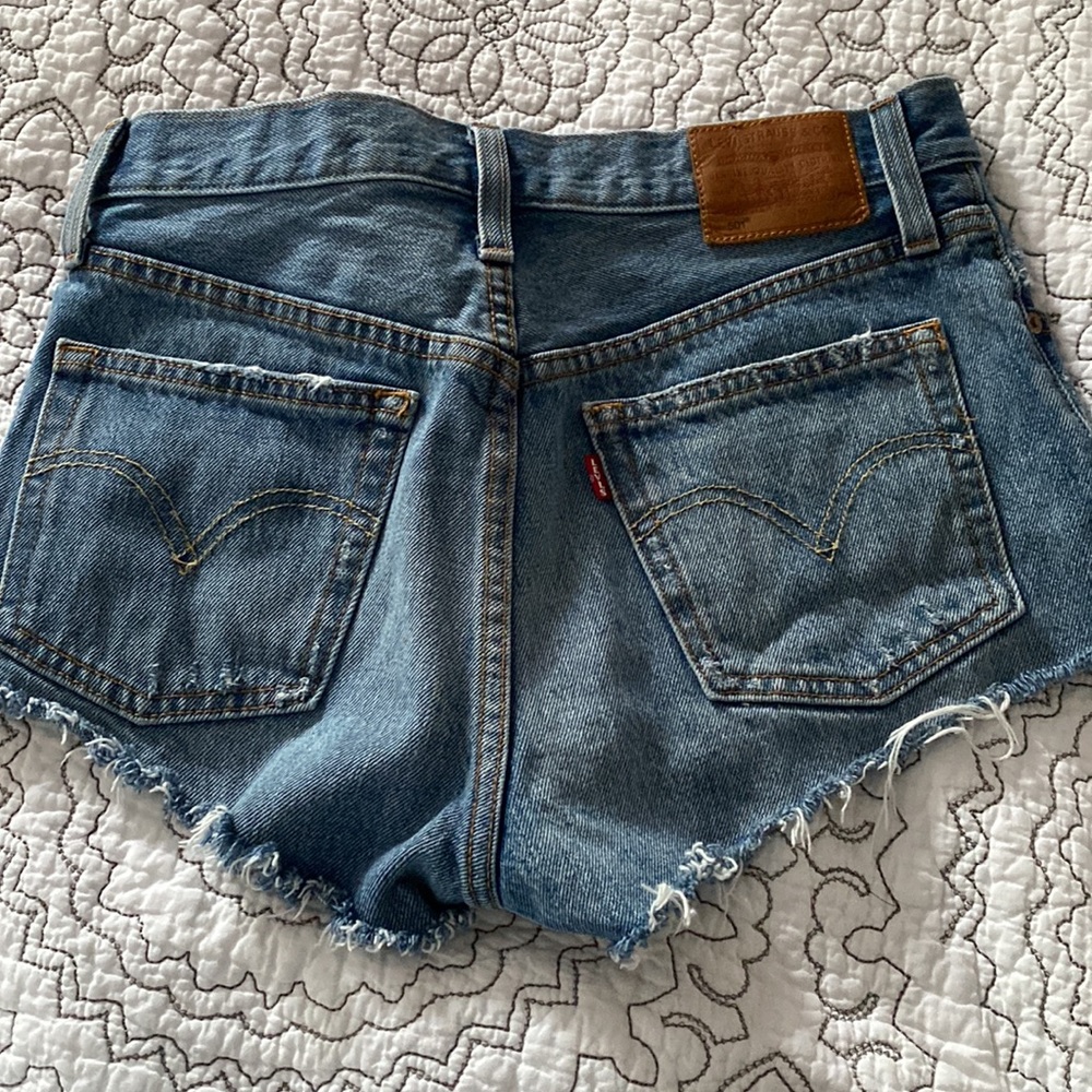 Womens Original Levi’s Shorts - Picture 2 of 5